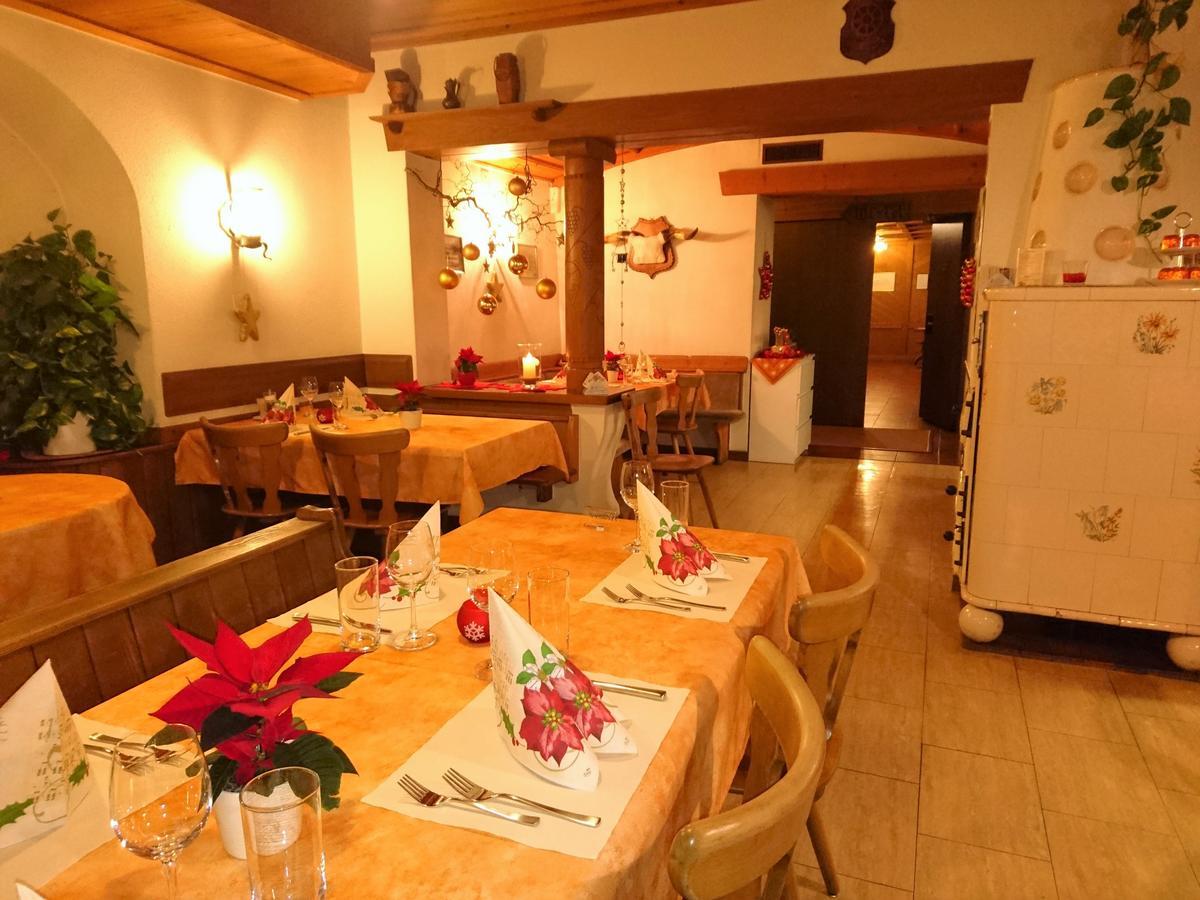 Gasthaus zum Ochsen Neuhaus Exterior foto