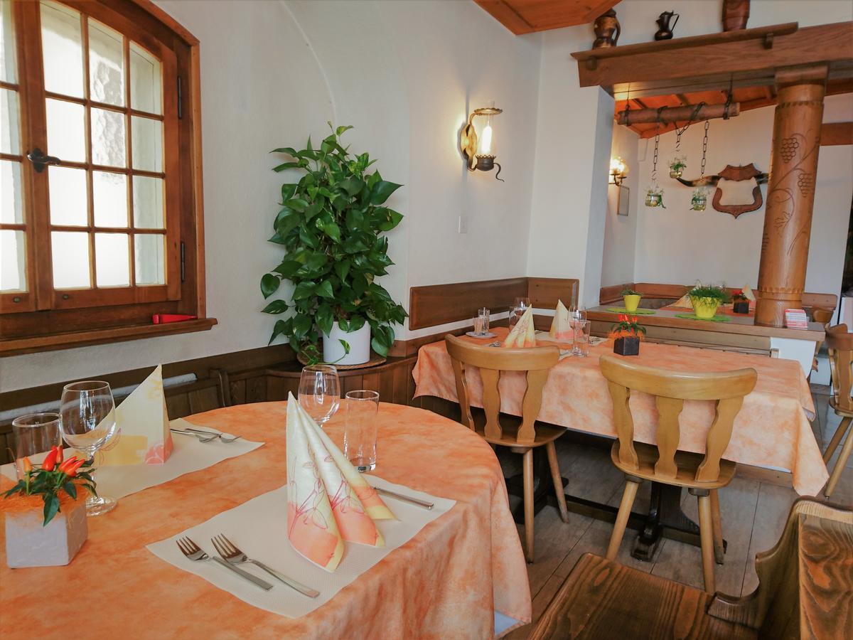 Gasthaus zum Ochsen Neuhaus Exterior foto